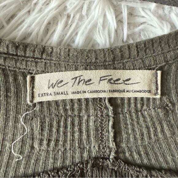 Free People We The Free Green Long Sleeve High-Low Hem Top Size XS - Picture 5 of 5